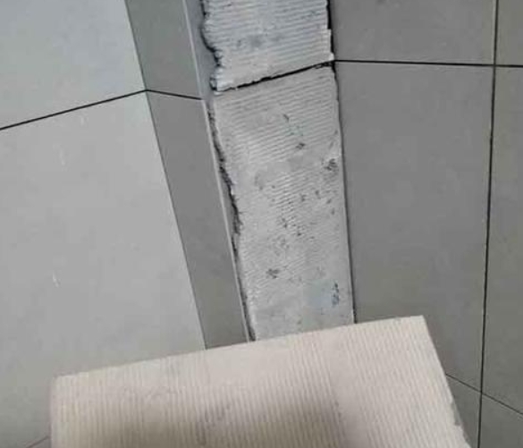 白朗瓷砖空鼓维修公司分享下厨房瓷砖脱落的补救措施。